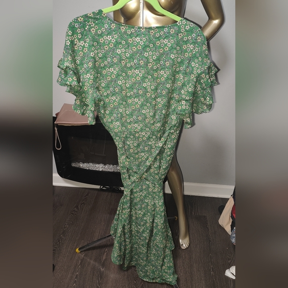 NWT $128 Max Studio Ruffle Wrap Floral Dress - Picture 9 of 12